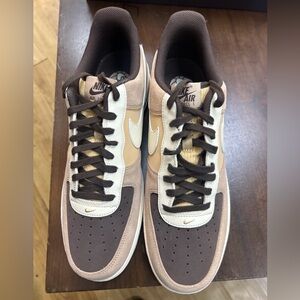 Nike Air Force 1 ( box no lid)
Size 12